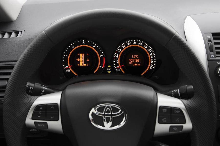  Toyota Corolla 2011 года  (фото 14 из 76)